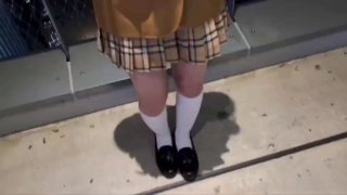 大神逛逛会所足浴 选中极品美乳、大长腿技师，双手握住鸡巴好舒服，最后冲刺放出来了，对白好骚气